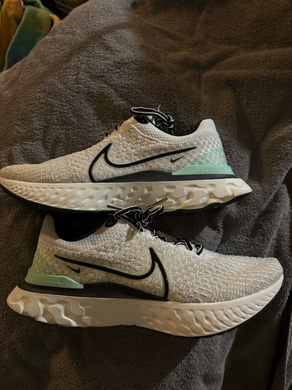Nike Women's Athletic Running Shoes - White with Mint Accents 8.5